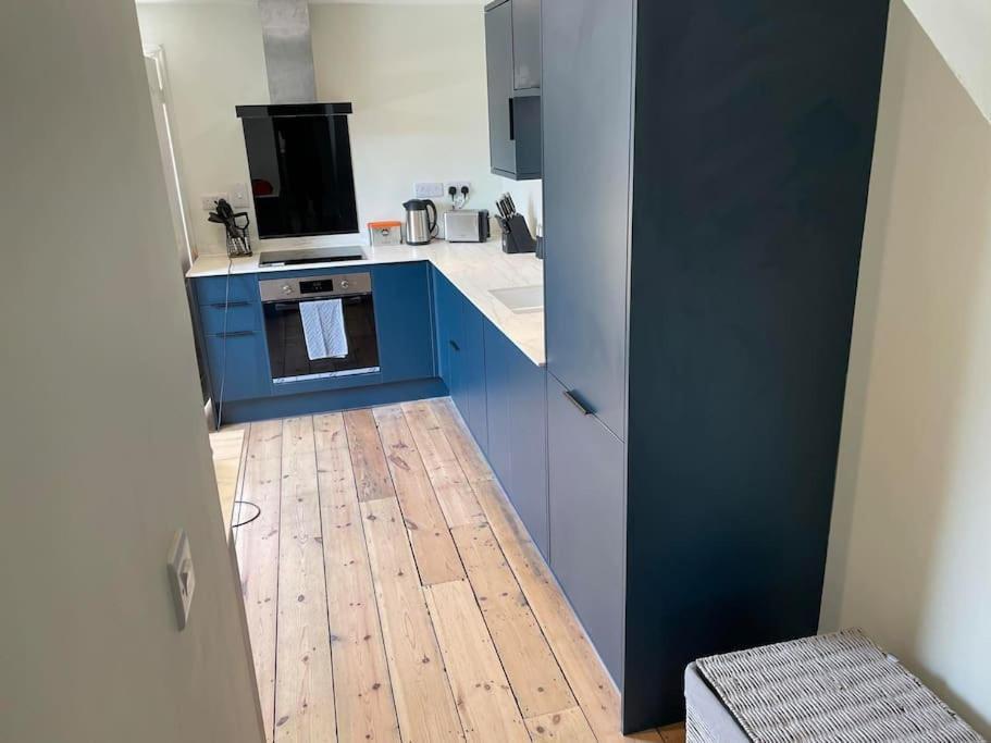 Stylish 1 Bedroom Flat In Heart Of Cowes 考斯 外观 照片