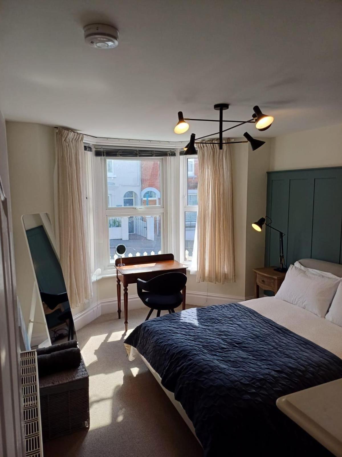 Stylish 1 Bedroom Flat In Heart Of Cowes 考斯 外观 照片